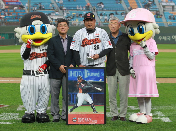 최준석 1000경기 출장기념